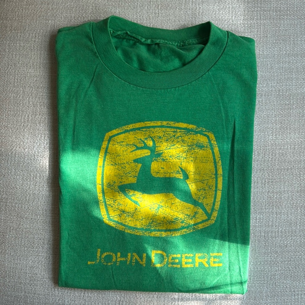 Men’s short sleeve T-shirt with John Deere logo
